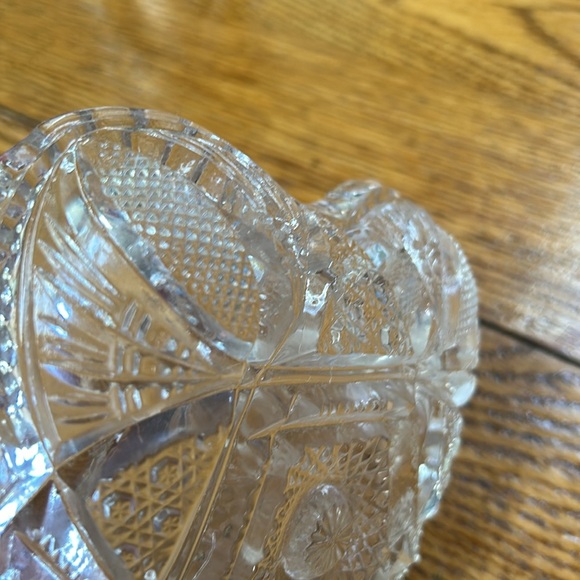 Imperial Glass Co. NUCUT glass heart shaped crystal nut dish. Clear sawtooth rim - Picture 4 of 9